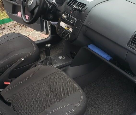 Серый Фольксваген Поло, объемом двигателя 1.2 л и пробегом 250 тыс. км за 4500 $, фото 5 на Automoto.ua