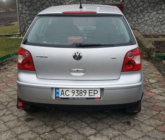 Серый Фольксваген Поло, объемом двигателя 1.2 л и пробегом 250 тыс. км за 4500 $, фото 2 на Automoto.ua