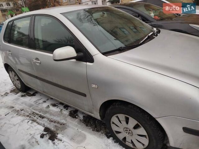 Серый Фольксваген Поло, объемом двигателя 1.2 л и пробегом 206 тыс. км за 2600 $, фото 2 на Automoto.ua