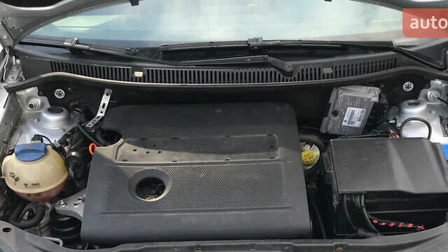 Серый Фольксваген Поло, объемом двигателя 1.4 л и пробегом 200 тыс. км за 4000 $, фото 11 на Automoto.ua