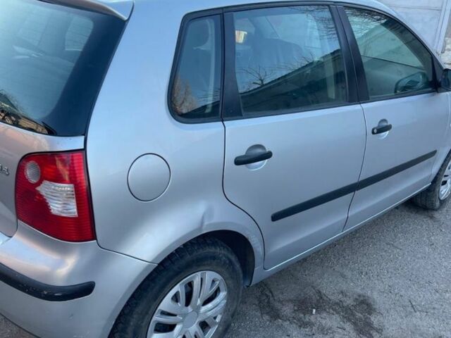 Серый Фольксваген Поло, объемом двигателя 1.4 л и пробегом 320 тыс. км за 1999 $, фото 3 на Automoto.ua