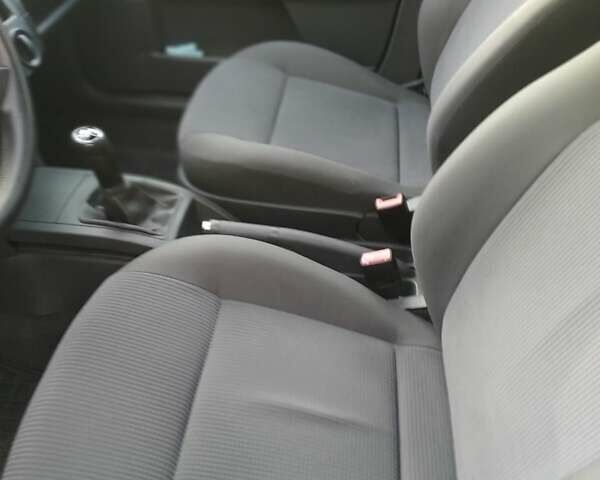 Серый Фольксваген Поло, объемом двигателя 1.39 л и пробегом 140 тыс. км за 4200 $, фото 3 на Automoto.ua