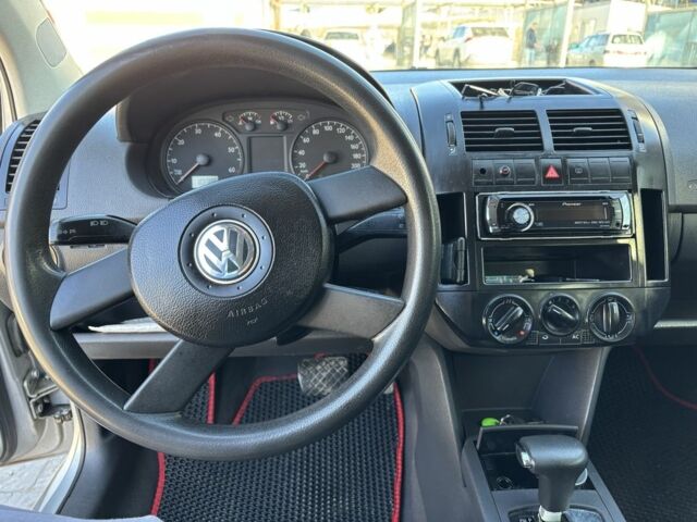 Серый Фольксваген Поло, объемом двигателя 1.4 л и пробегом 203 тыс. км за 4300 $, фото 7 на Automoto.ua