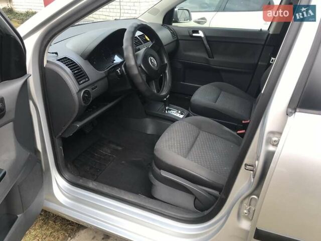 Серый Фольксваген Поло, объемом двигателя 1.4 л и пробегом 200 тыс. км за 4000 $, фото 8 на Automoto.ua