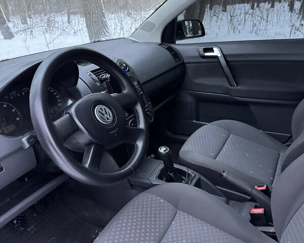 Серый Фольксваген Поло, объемом двигателя 1.39 л и пробегом 230 тыс. км за 3200 $, фото 16 на Automoto.ua