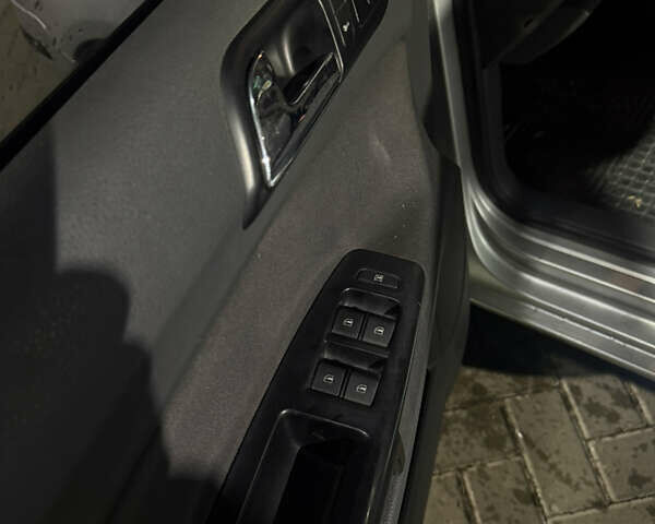 Серый Фольксваген Поло, объемом двигателя 1.4 л и пробегом 251 тыс. км за 3750 $, фото 5 на Automoto.ua