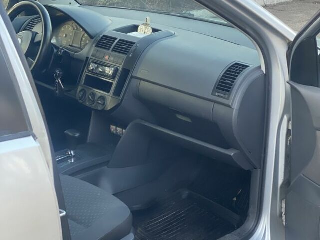 Сірий Фольксваген Поло, об'ємом двигуна 1.4 л та пробігом 196 тис. км за 3500 $, фото 5 на Automoto.ua