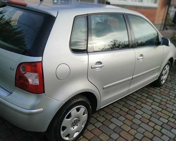 Серый Фольксваген Поло, объемом двигателя 1.39 л и пробегом 140 тыс. км за 4200 $, фото 4 на Automoto.ua