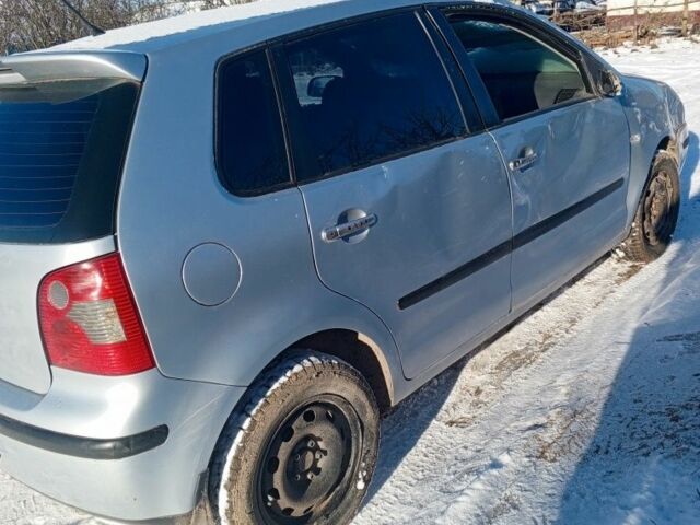 Серый Фольксваген Поло, объемом двигателя 1.4 л и пробегом 200 тыс. км за 1550 $, фото 2 на Automoto.ua