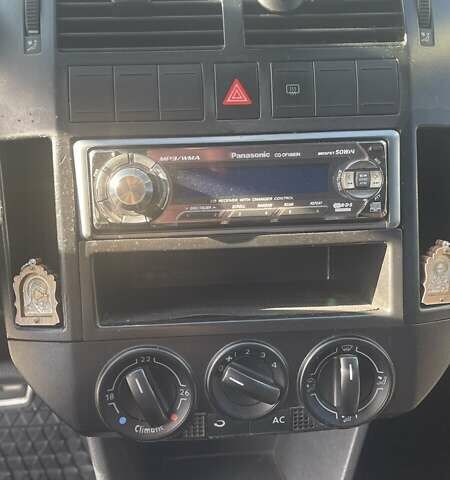 Серый Фольксваген Поло, объемом двигателя 1.4 л и пробегом 219 тыс. км за 4200 $, фото 23 на Automoto.ua