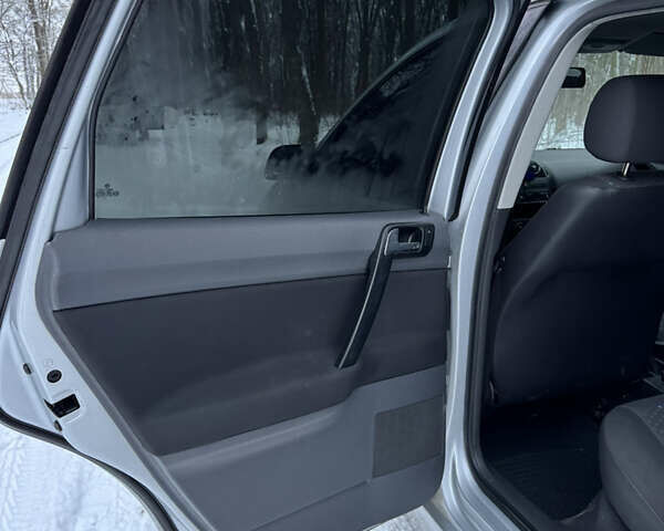 Серый Фольксваген Поло, объемом двигателя 1.39 л и пробегом 230 тыс. км за 3200 $, фото 17 на Automoto.ua