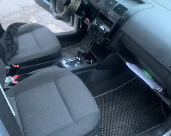 Серый Фольксваген Поло, объемом двигателя 1.39 л и пробегом 230 тыс. км за 4800 $, фото 8 на Automoto.ua