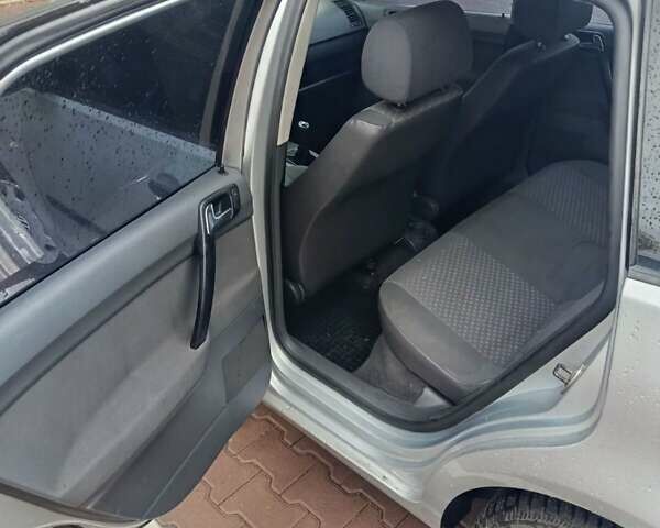Сірий Фольксваген Поло, об'ємом двигуна 1.4 л та пробігом 250 тис. км за 3400 $, фото 5 на Automoto.ua