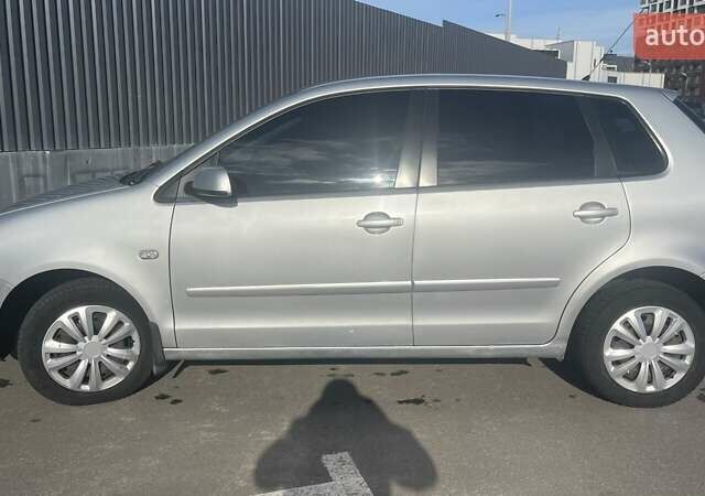 Серый Фольксваген Поло, объемом двигателя 1.4 л и пробегом 219 тыс. км за 4200 $, фото 5 на Automoto.ua