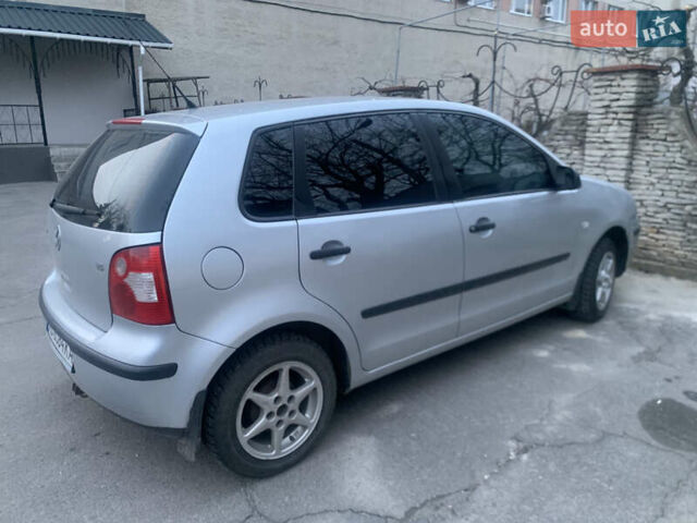 Серый Фольксваген Поло, объемом двигателя 1.39 л и пробегом 230 тыс. км за 4800 $, фото 1 на Automoto.ua