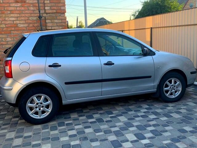 Серый Фольксваген Поло, объемом двигателя 1.4 л и пробегом 219 тыс. км за 4800 $, фото 2 на Automoto.ua