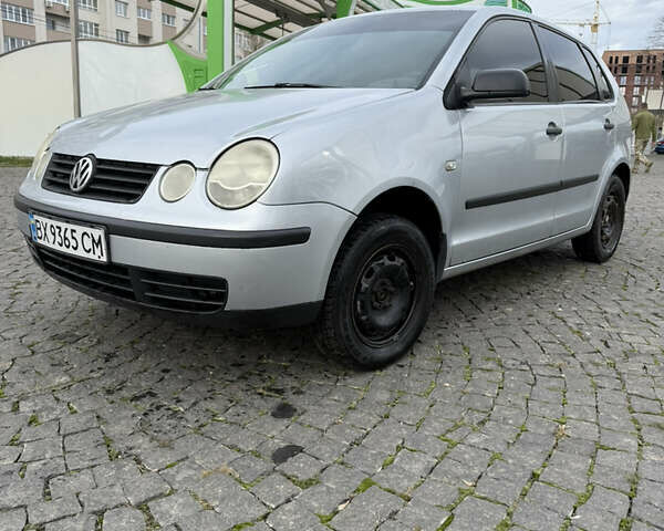 Серый Фольксваген Поло, объемом двигателя 1.2 л и пробегом 272 тыс. км за 3500 $, фото 2 на Automoto.ua