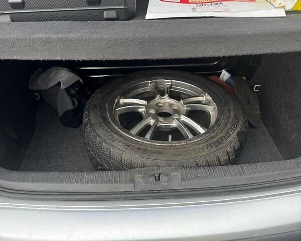 Серый Фольксваген Поло, объемом двигателя 1.4 л и пробегом 250 тыс. км за 4500 $, фото 4 на Automoto.ua