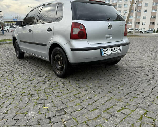 Серый Фольксваген Поло, объемом двигателя 1.2 л и пробегом 272 тыс. км за 3500 $, фото 4 на Automoto.ua