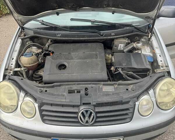 Серый Фольксваген Поло, объемом двигателя 1.4 л и пробегом 250 тыс. км за 4500 $, фото 1 на Automoto.ua