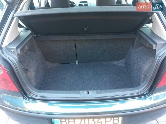 Серый Фольксваген Поло, объемом двигателя 1.2 л и пробегом 205 тыс. км за 4700 $, фото 5 на Automoto.ua