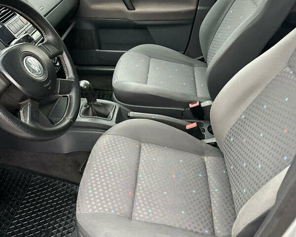 Серый Фольксваген Поло, объемом двигателя 1.2 л и пробегом 250 тыс. км за 3700 $, фото 8 на Automoto.ua