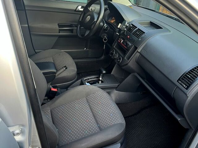 Сірий Фольксваген Поло, об'ємом двигуна 1.4 л та пробігом 95 тис. км за 4700 $, фото 2 на Automoto.ua