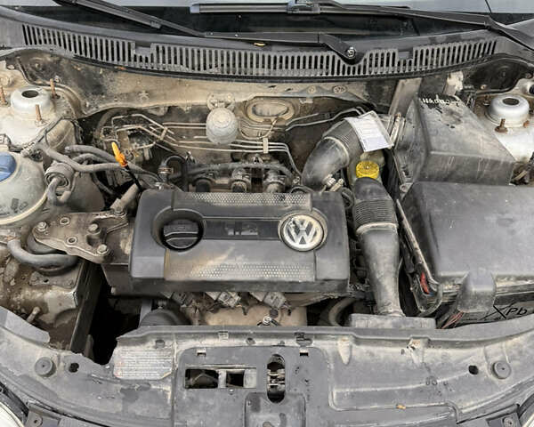 Серый Фольксваген Поло, объемом двигателя 1.2 л и пробегом 272 тыс. км за 3500 $, фото 12 на Automoto.ua