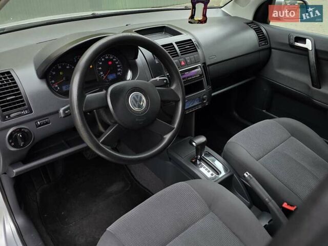 Серый Фольксваген Поло, объемом двигателя 1.4 л и пробегом 224 тыс. км за 4450 $, фото 21 на Automoto.ua