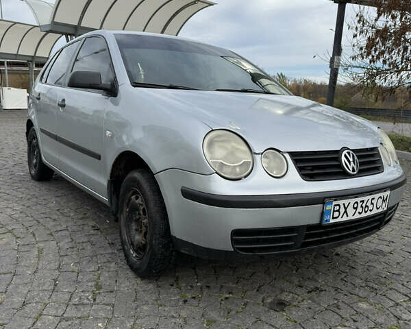 Серый Фольксваген Поло, объемом двигателя 1.2 л и пробегом 272 тыс. км за 3500 $, фото 1 на Automoto.ua