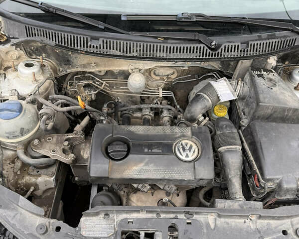 Серый Фольксваген Поло, объемом двигателя 1.2 л и пробегом 272 тыс. км за 3500 $, фото 11 на Automoto.ua