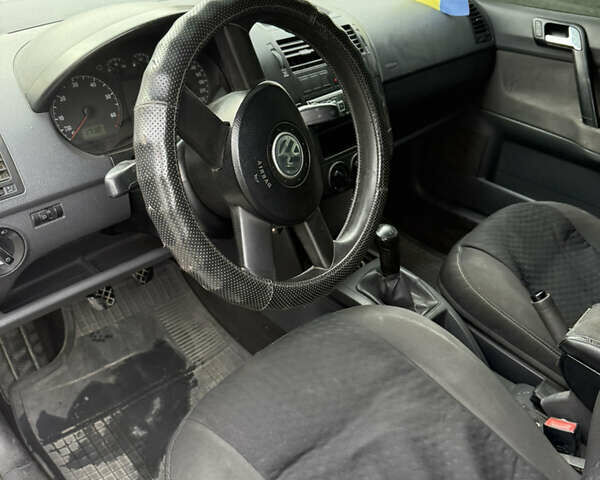 Серый Фольксваген Поло, объемом двигателя 1.2 л и пробегом 272 тыс. км за 3500 $, фото 9 на Automoto.ua