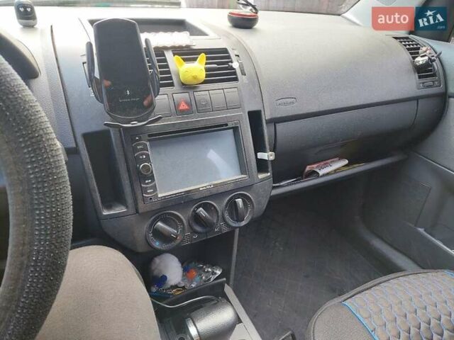 Серый Фольксваген Поло, объемом двигателя 1.4 л и пробегом 240 тыс. км за 4500 $, фото 1 на Automoto.ua