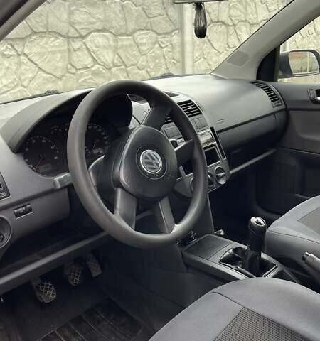 Серый Фольксваген Поло, объемом двигателя 1.39 л и пробегом 331 тыс. км за 3800 $, фото 13 на Automoto.ua