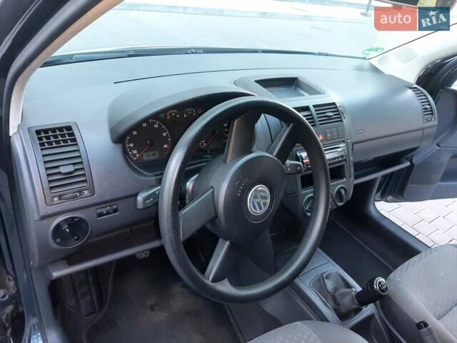 Серый Фольксваген Поло, объемом двигателя 1.2 л и пробегом 205 тыс. км за 4700 $, фото 7 на Automoto.ua