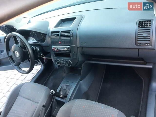 Серый Фольксваген Поло, объемом двигателя 1.2 л и пробегом 205 тыс. км за 4700 $, фото 8 на Automoto.ua