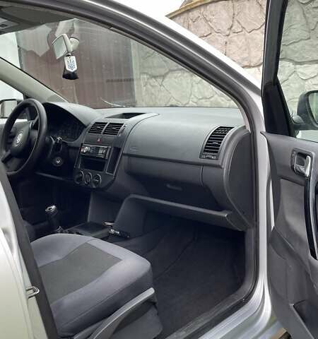 Серый Фольксваген Поло, объемом двигателя 1.39 л и пробегом 331 тыс. км за 3800 $, фото 12 на Automoto.ua