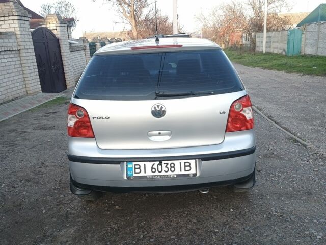 Серый Фольксваген Поло, объемом двигателя 1.4 л и пробегом 201 тыс. км за 4500 $, фото 4 на Automoto.ua