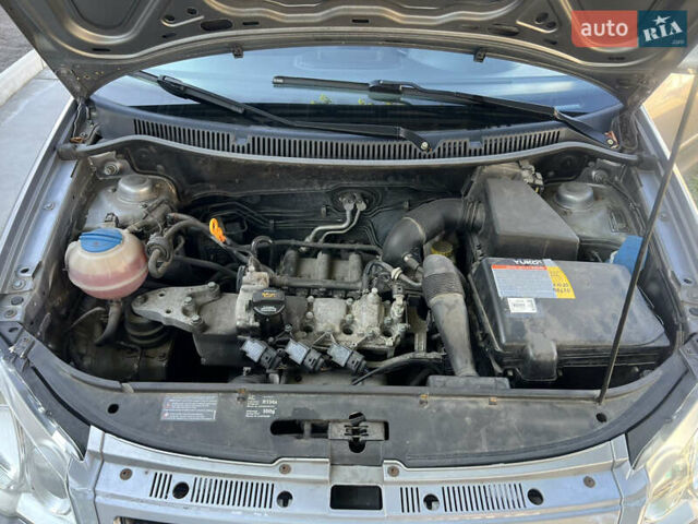 Серый Фольксваген Поло, объемом двигателя 1.2 л и пробегом 165 тыс. км за 4600 $, фото 5 на Automoto.ua