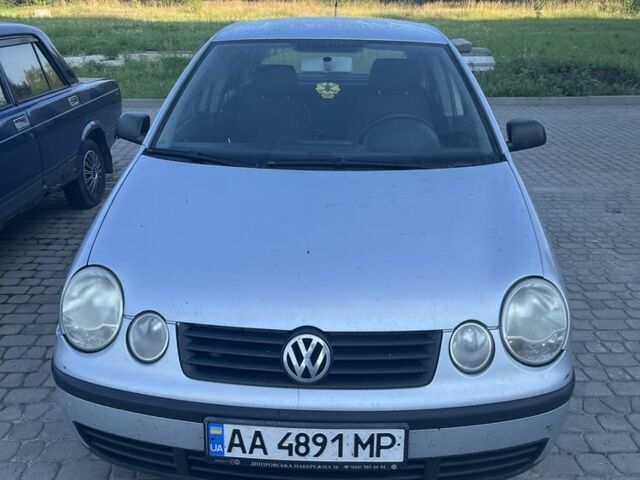 Серый Фольксваген Поло, объемом двигателя 1.4 л и пробегом 206 тыс. км за 3300 $, фото 1 на Automoto.ua