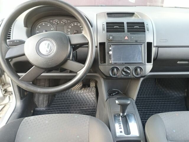 Серый Фольксваген Поло, объемом двигателя 1.4 л и пробегом 201 тыс. км за 4500 $, фото 8 на Automoto.ua