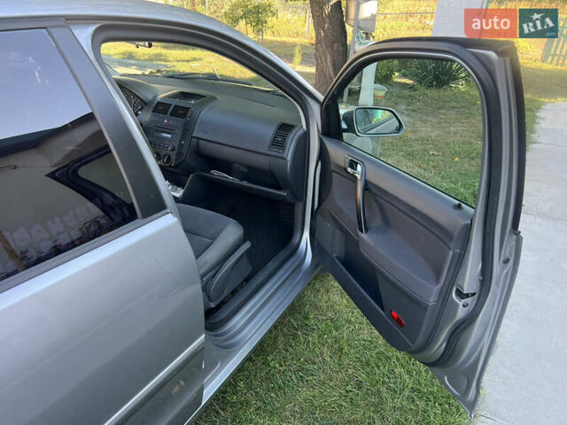 Серый Фольксваген Поло, объемом двигателя 1.2 л и пробегом 165 тыс. км за 4600 $, фото 3 на Automoto.ua