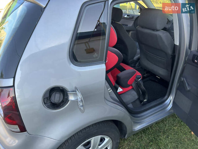 Серый Фольксваген Поло, объемом двигателя 1.2 л и пробегом 165 тыс. км за 4600 $, фото 2 на Automoto.ua