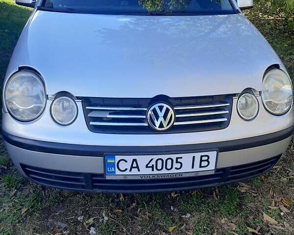 Серый Фольксваген Поло, объемом двигателя 1.4 л и пробегом 164 тыс. км за 5200 $, фото 2 на Automoto.ua