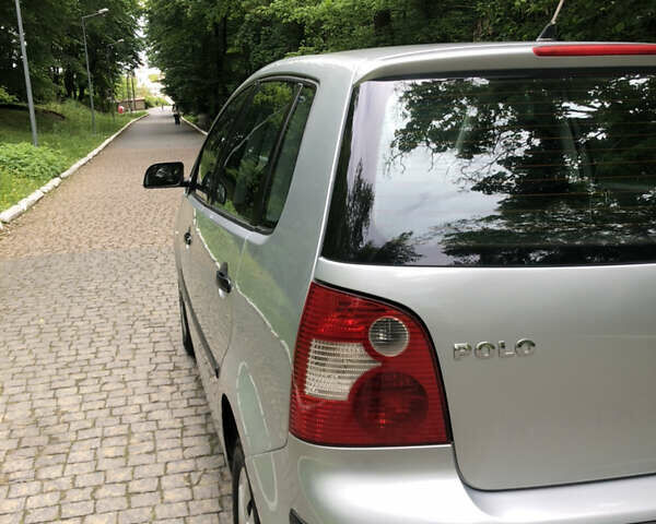 Серый Фольксваген Поло, объемом двигателя 1.39 л и пробегом 170 тыс. км за 3950 $, фото 5 на Automoto.ua