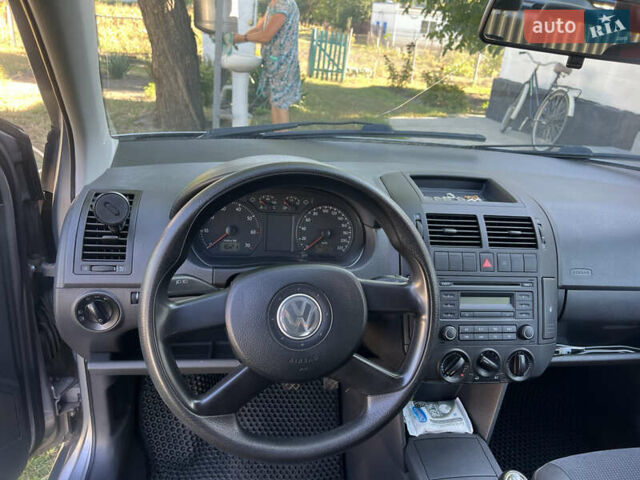 Серый Фольксваген Поло, объемом двигателя 1.2 л и пробегом 165 тыс. км за 4600 $, фото 4 на Automoto.ua