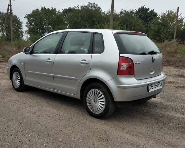 Серый Фольксваген Поло, объемом двигателя 1.2 л и пробегом 240 тыс. км за 3400 $, фото 2 на Automoto.ua