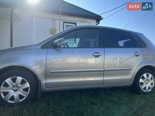 Серый Фольксваген Поло, объемом двигателя 1.2 л и пробегом 165 тыс. км за 4600 $, фото 9 на Automoto.ua