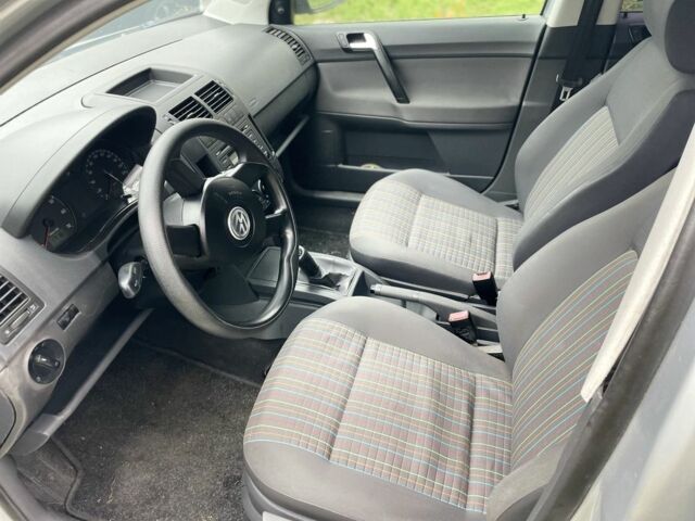 Серый Фольксваген Поло, объемом двигателя 1.2 л и пробегом 163 тыс. км за 3800 $, фото 3 на Automoto.ua