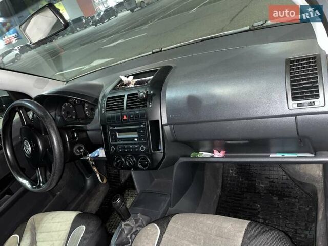 Серый Фольксваген Поло, объемом двигателя 1.42 л и пробегом 323 тыс. км за 4300 $, фото 8 на Automoto.ua